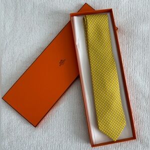 Authentic Hermès Yellow Silk Tie – Classic Pattern – New w/ Box